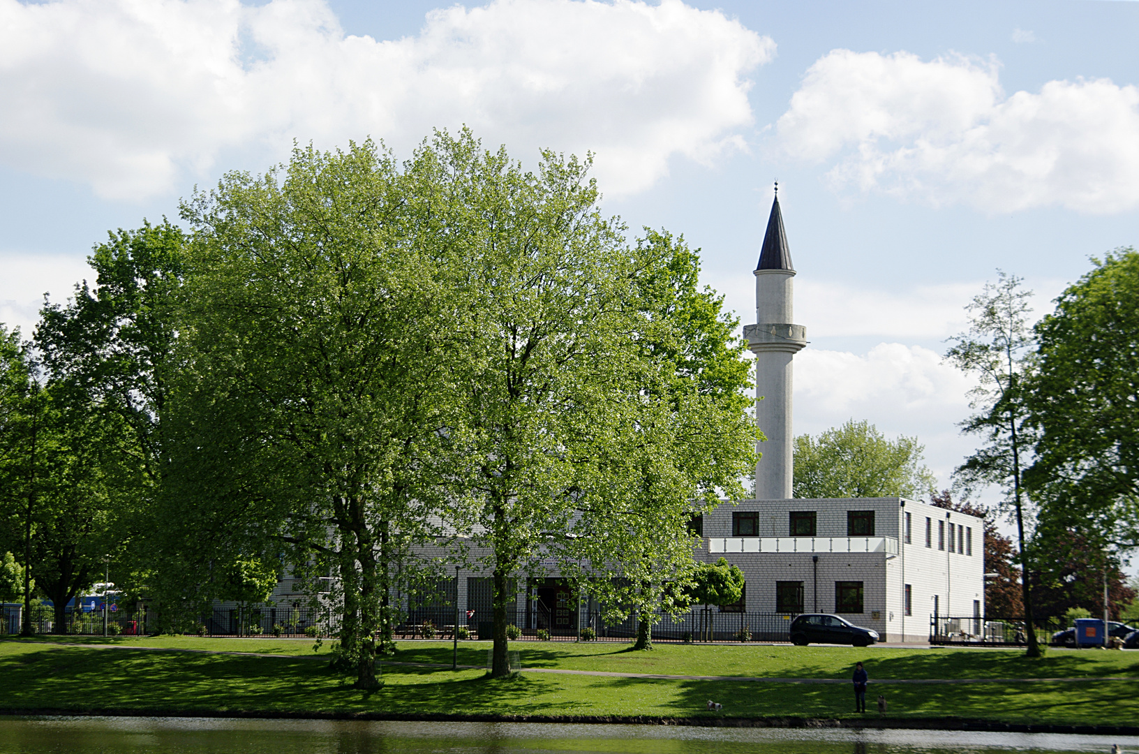 Moschee und Natur in Harmonie