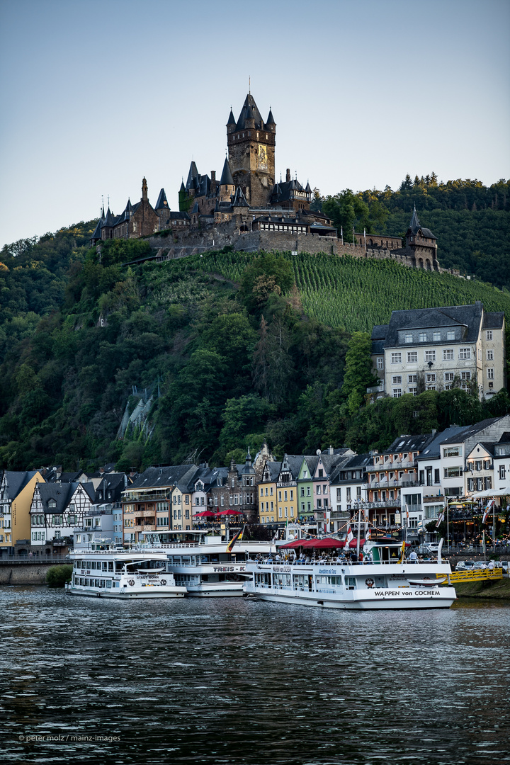 Mosel - Ankunft in Cochem abends mit dem Schiff 