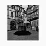 Mosel - Impressionen " Bernkastel-Kues- Der Michaelsbrunnen auf dem Marktplatz "