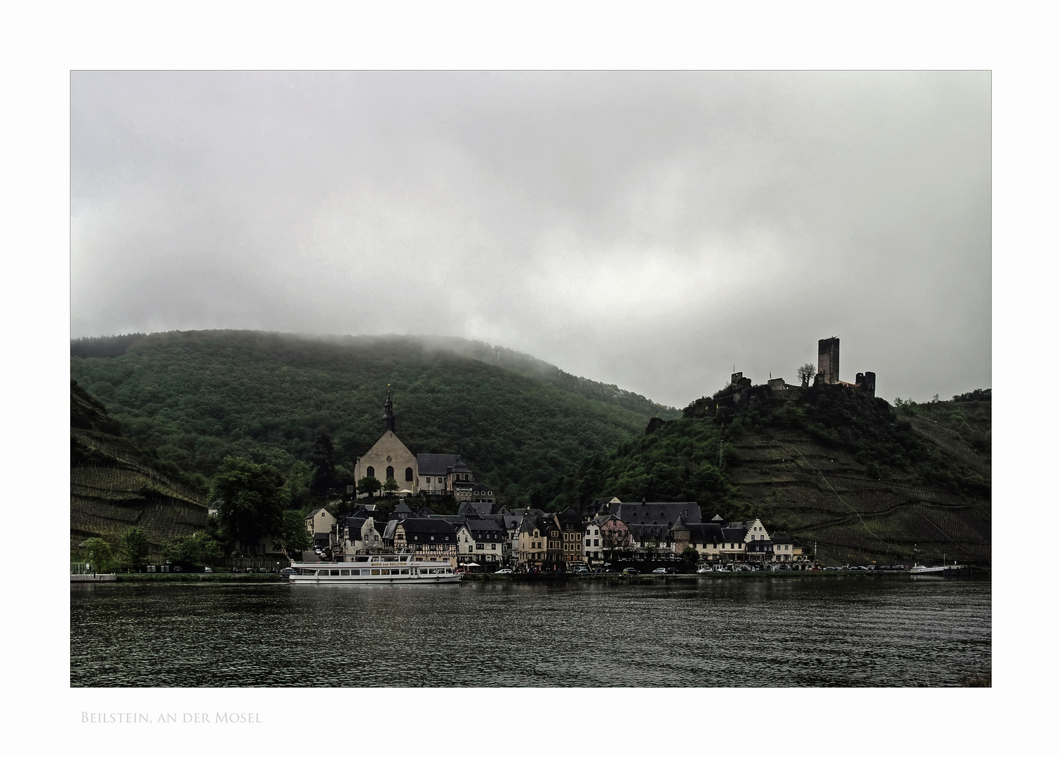 Mosel - Impressionen " Blick auf Beilstein, im Regen.."