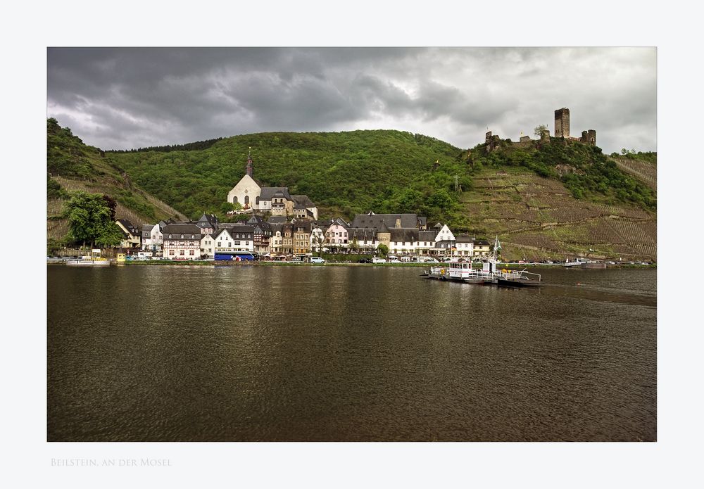 Mosel - Impressionen " Blick auf Beilstein, und Burg Metternicht.."