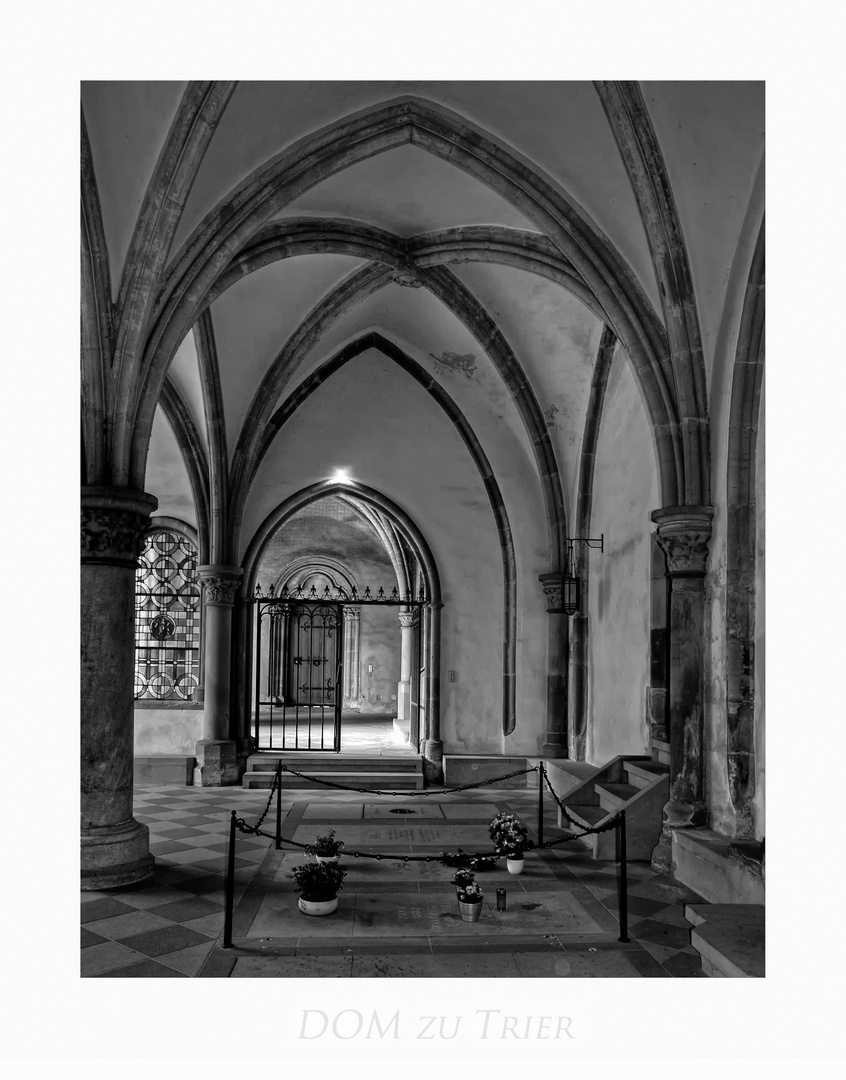 Mosel - Impressionen " Hohe Domkirche St. Peter zu Trier - Gotischer Kreuzgang aus 13. Jhrd. "