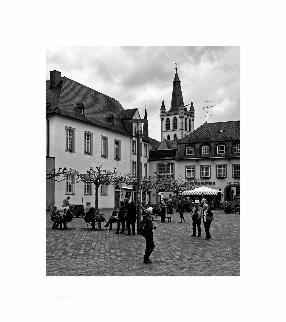 Mosel - Impressionen " Trier - am Domplatz, der Blick zur St. Gangolf "