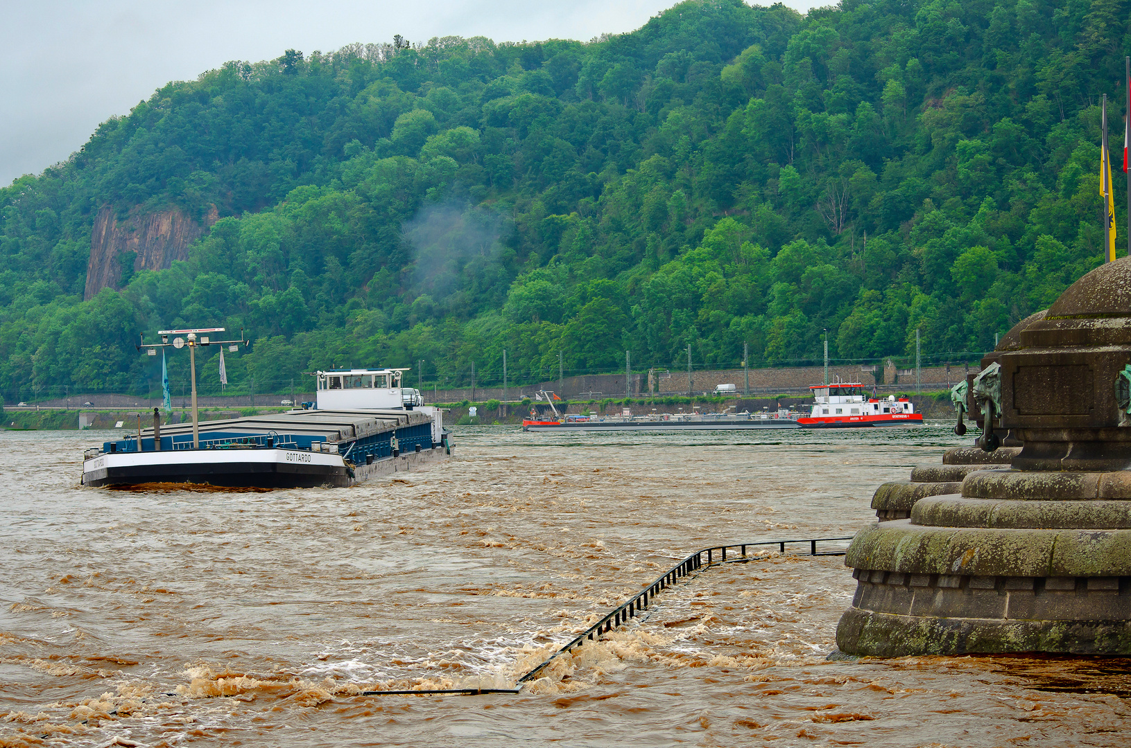 Mosel mündet in den Rhein 