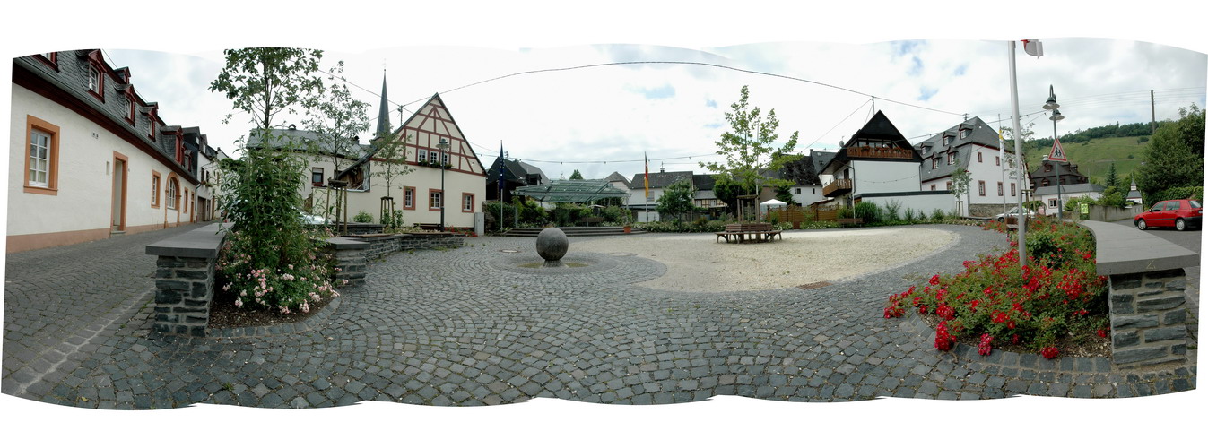 Mosel Rachtig Deutschherrenplatz