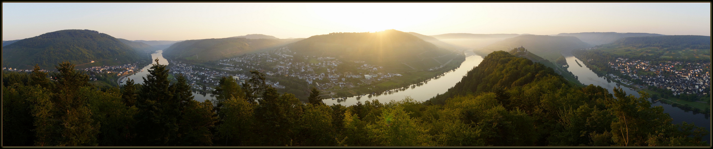 Mosel Sonnenaufgang oberhalb Marienburg