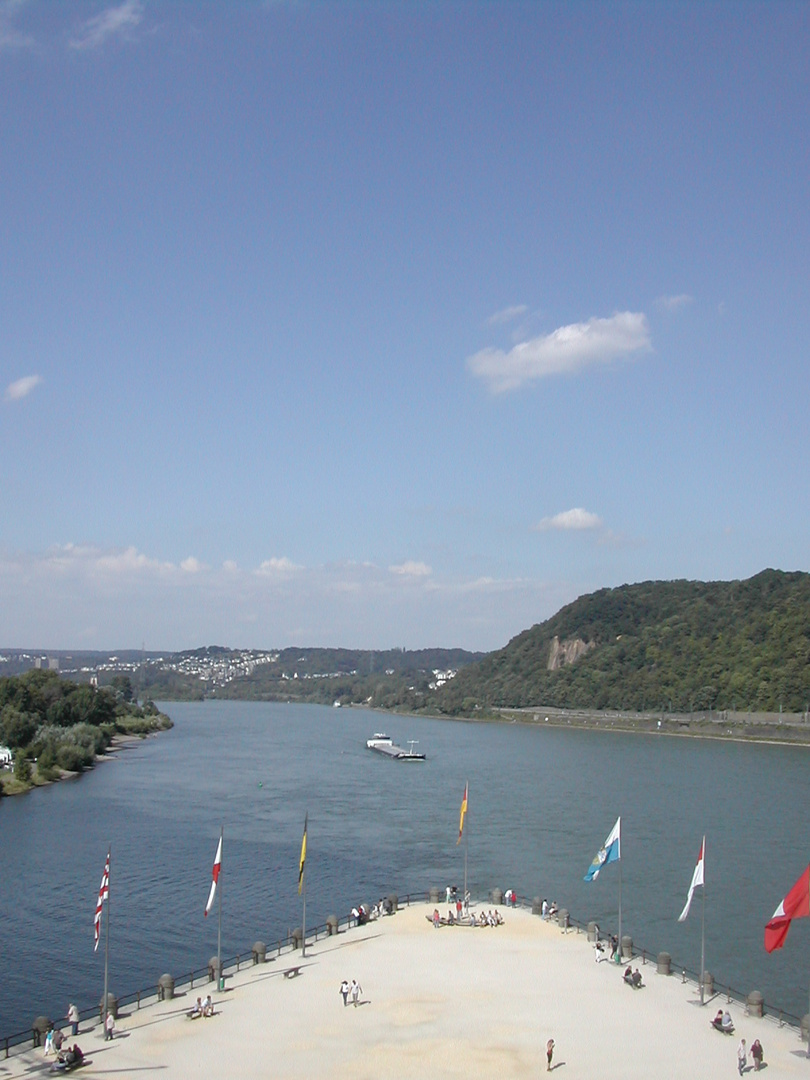 Mosel vereint sich mit Vater Rhein