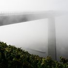 Moselbrücke im Nebel