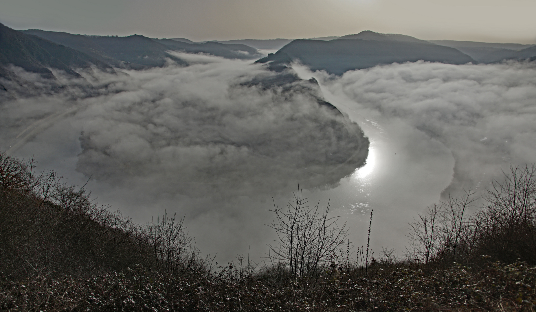 Moselschleife im Nebel