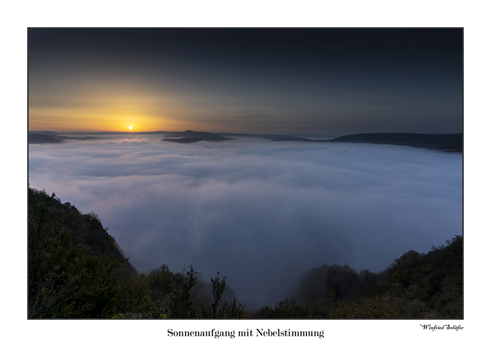 Moselschleife-Sonnenaufgang mit Nebelstimmung