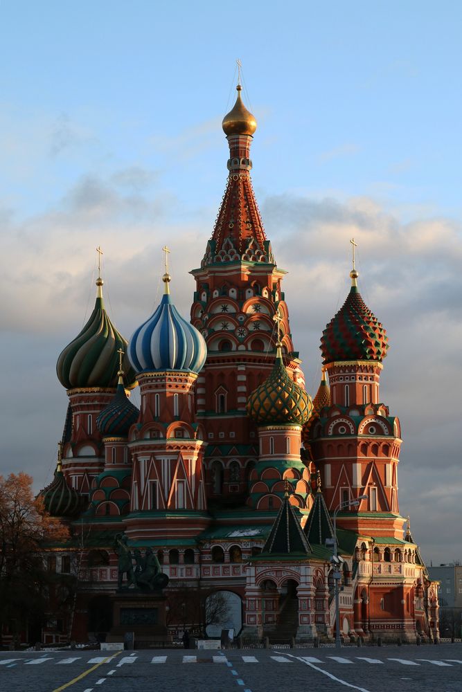 Moskau. Basiliuskathedrale in der Abendsonne.