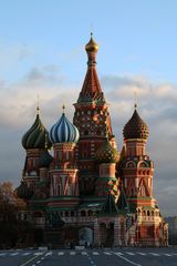 Moskau. Basiliuskathedrale in der Abendsonne.