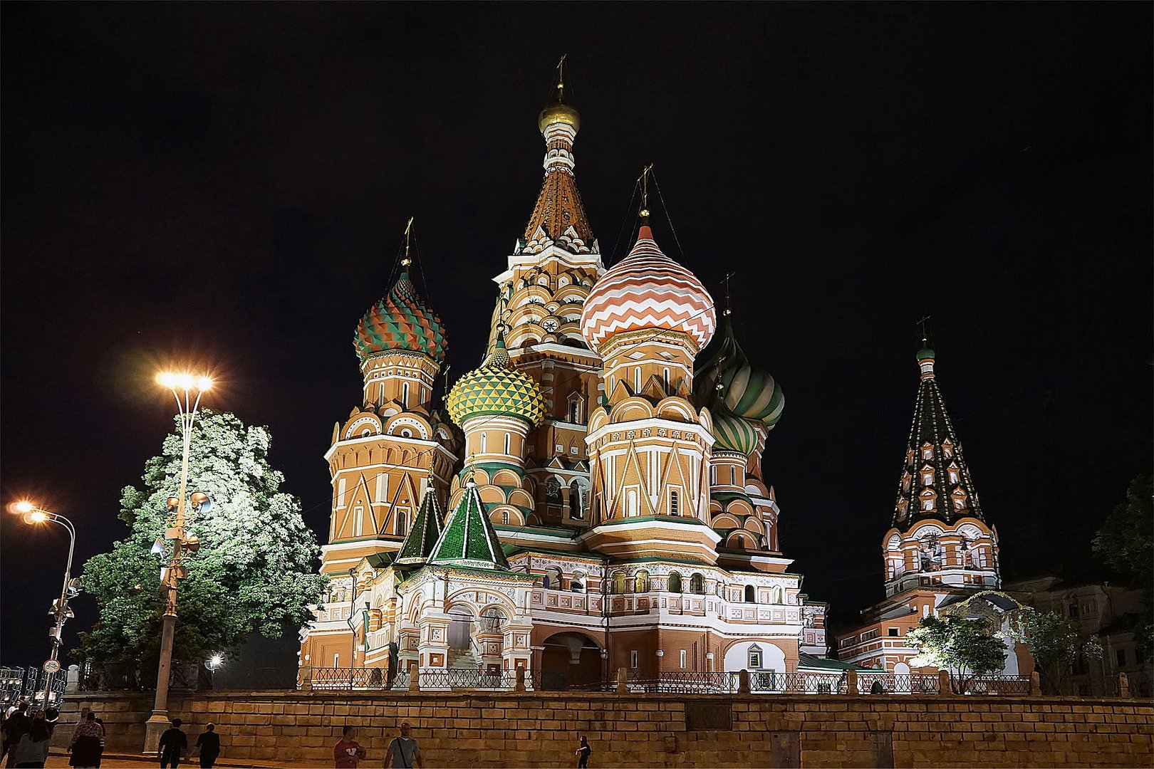 Moskau bei Nacht: Basilius-Kathedrale