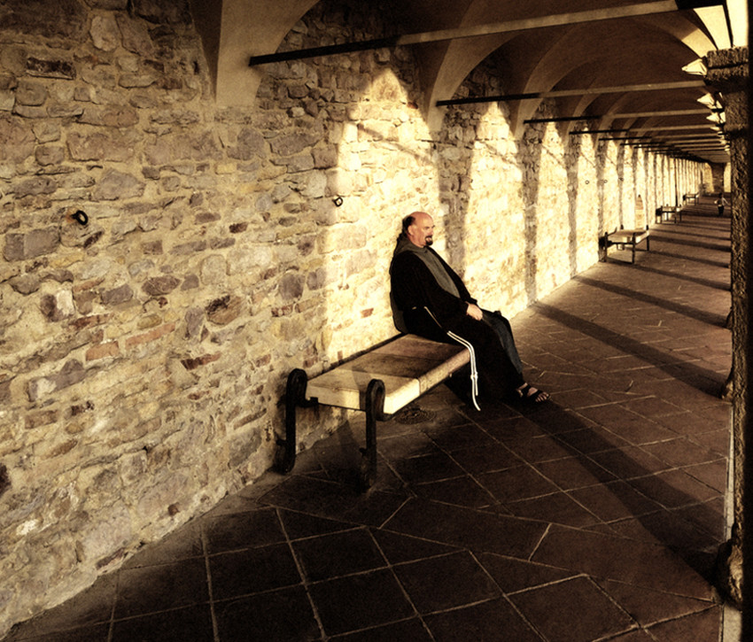Mostra collettiva: "Tra le mura di Assisi" - 9. Preghiera al vespro