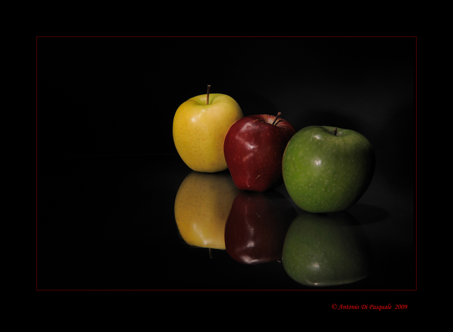 Mostra online di Antonio Di Pasquale - 1. Colored Apples