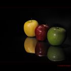 Mostra online di Antonio Di Pasquale - 1. Colored Apples