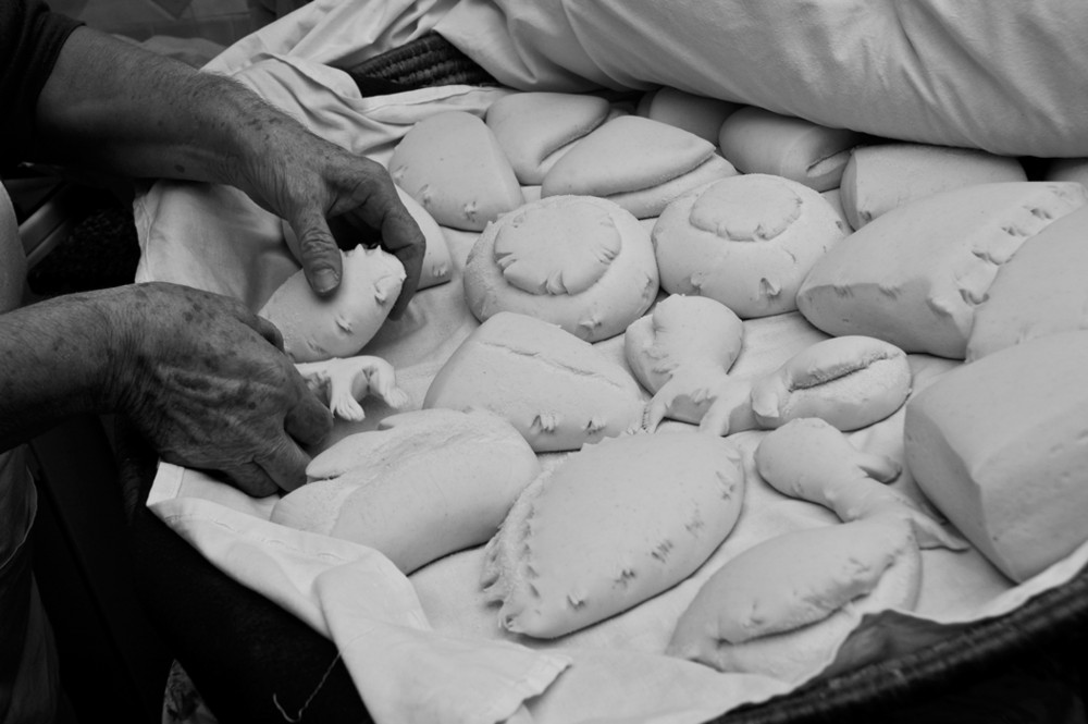 Mostra online di Carlo Atzori "Fare il pane in casa" - 2. Un cesto di pane da cuocere