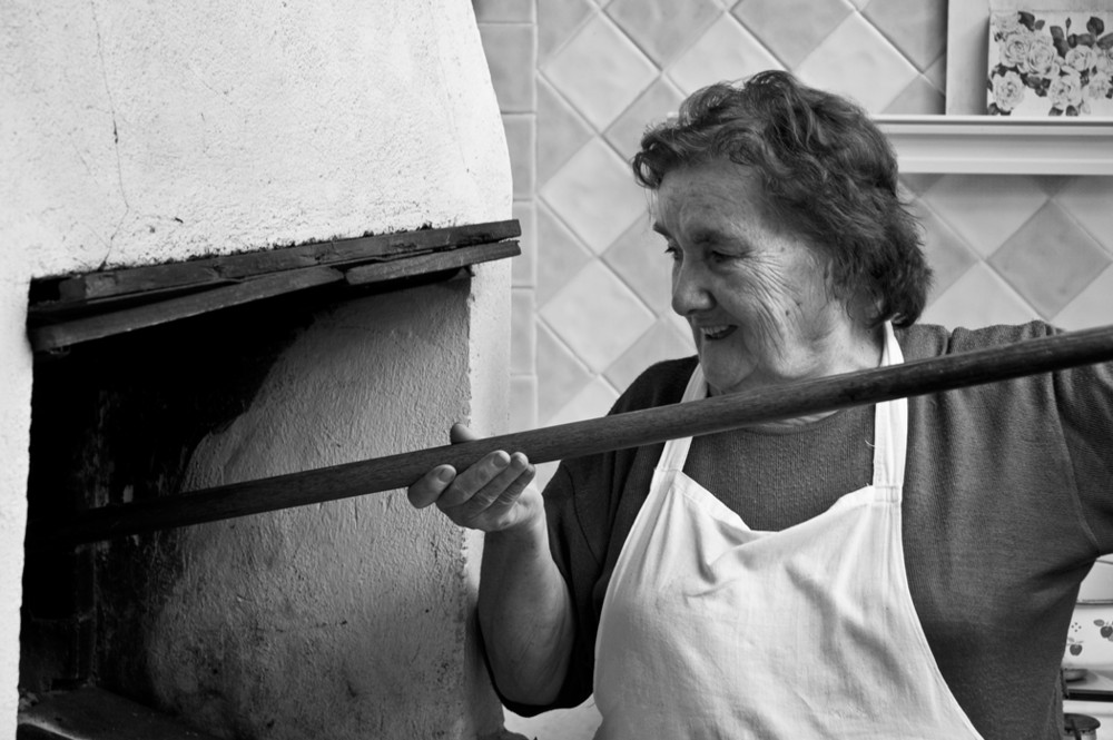 Mostra online di Carlo Atzori "Fare il pane in casa" - 6. Il sorriso di mia madre