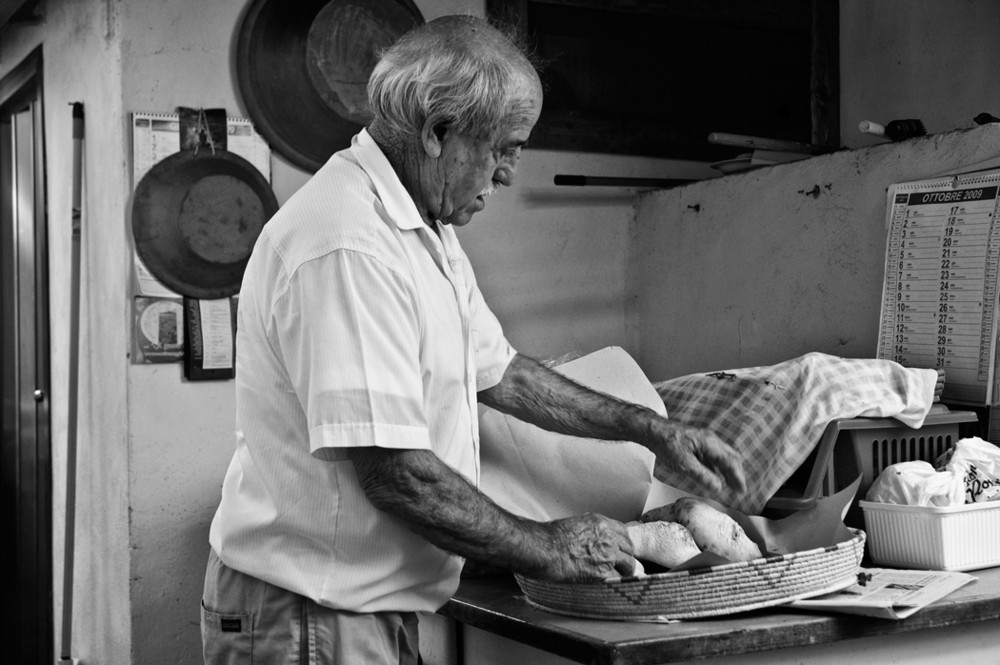 Mostra online di Carlo Atzori "Fare il pane in casa" - 7. Gesti