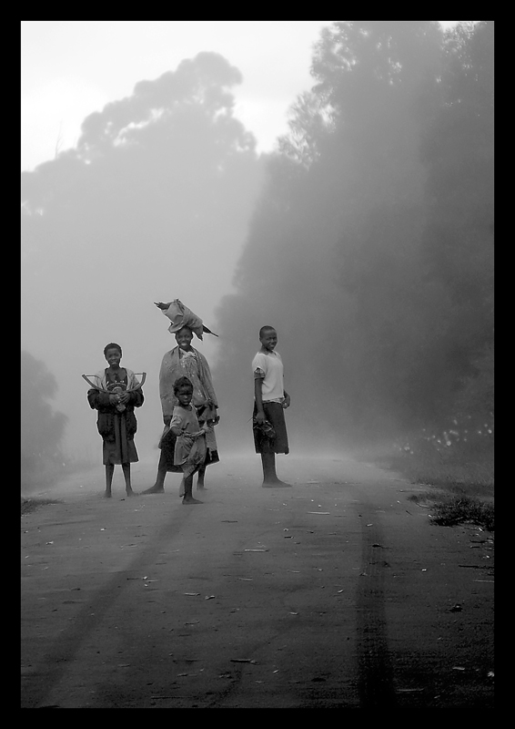 Mostra online di Marco Pavani: "Per le strade della Guinea" - 2. Il passaggio dell'uomo bianco