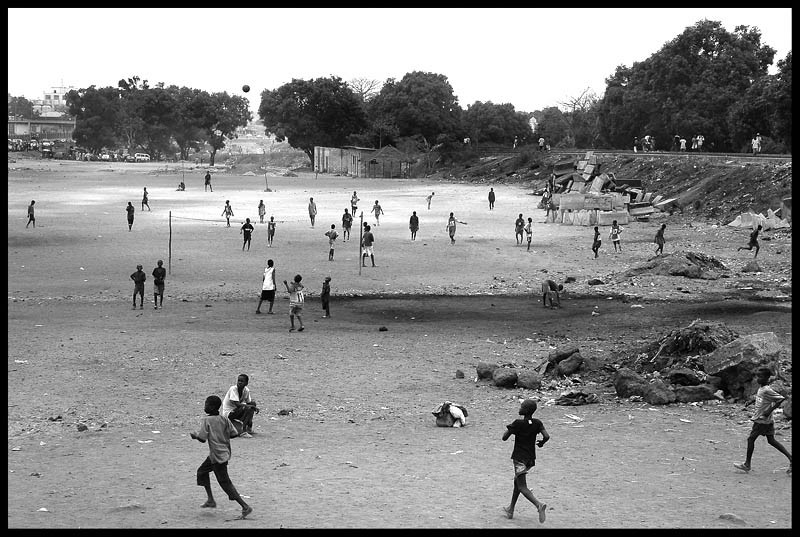 Mostra online di Marco Pavani: "Per le strade della Guinea" - 4. Stadio olimpico