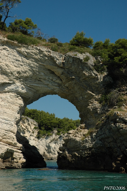 Mostra online di Nicola Tavernini: "Cartoline dal Gargano" - 7. Architiello di San Felice