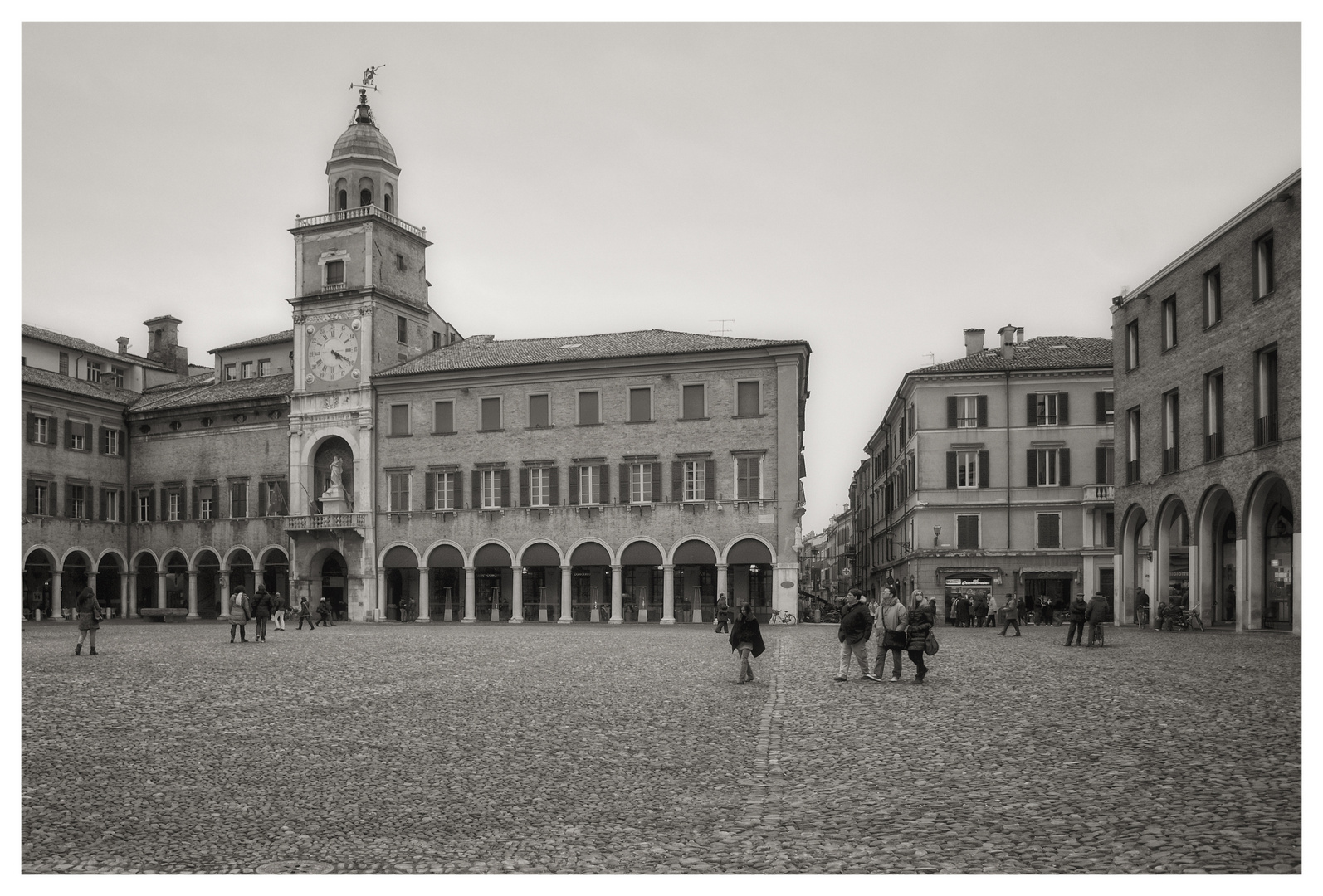 Mostra online di Roberto 1950 "Modena" - 1. Piazza Grande - Il Municipio