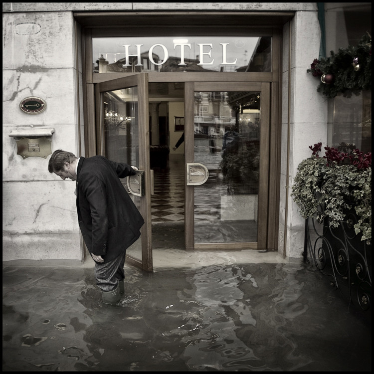 Mostra online di Roberto Bon "AcquAAlta" - 4. Hotel