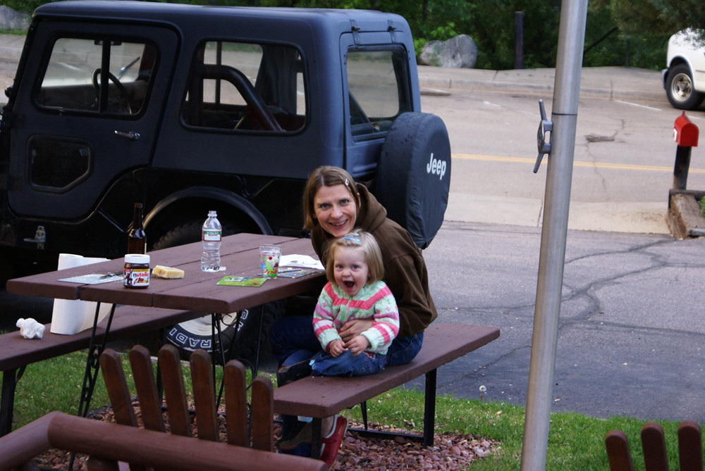 Motel picnic with Coors beer and funny German chocolate spread - Motelpicknick mit Bier und Nutella