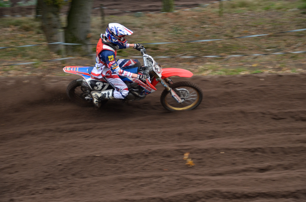 Moto Cross in Well 2