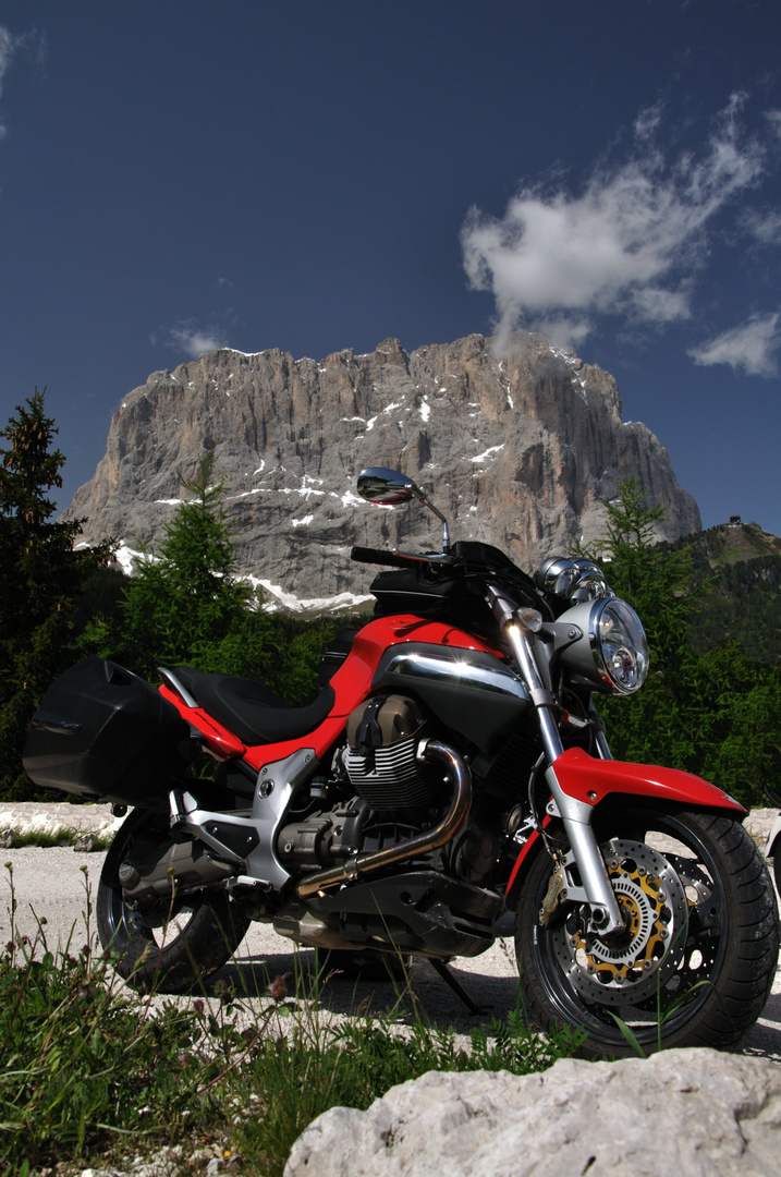 Moto Guzzi Breva V1100 in den Dolomiten