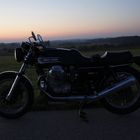 Moto Guzzi im letzten Licht