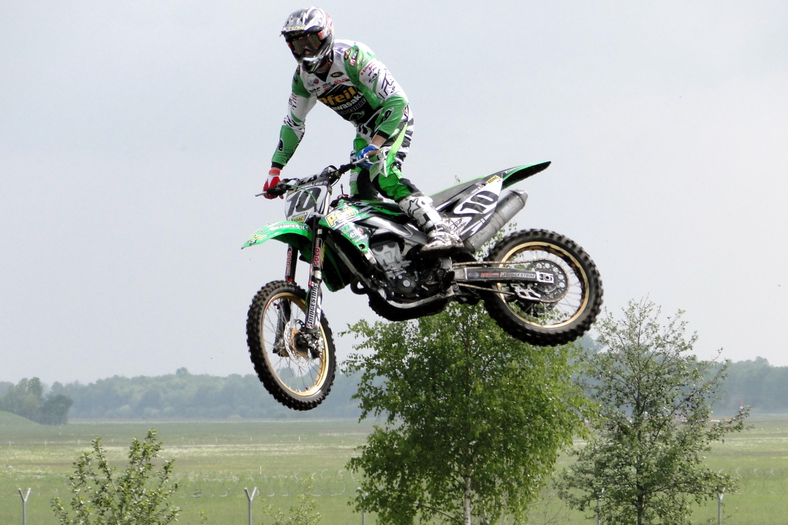 MotoCross am Flughafen