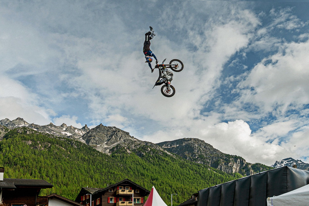 Motocross Freestyle mit Mathieu Rebeaud ...