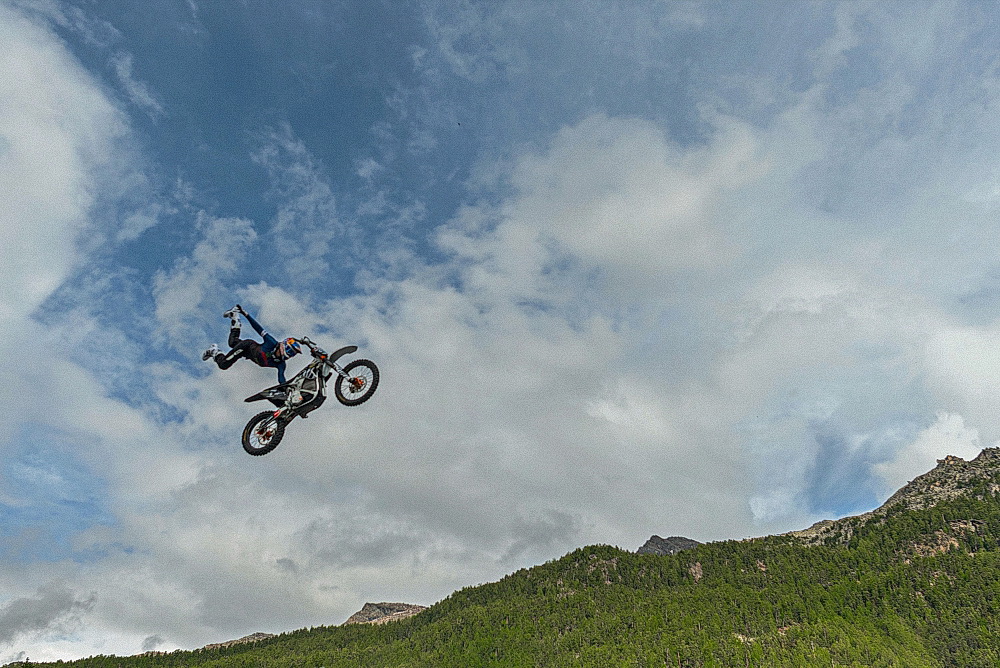 Motocross Freestyle mit Mathieu Rebeaud ...