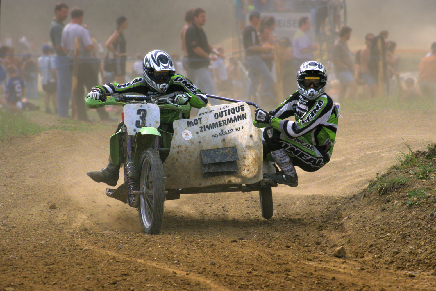 Motocross im Staub