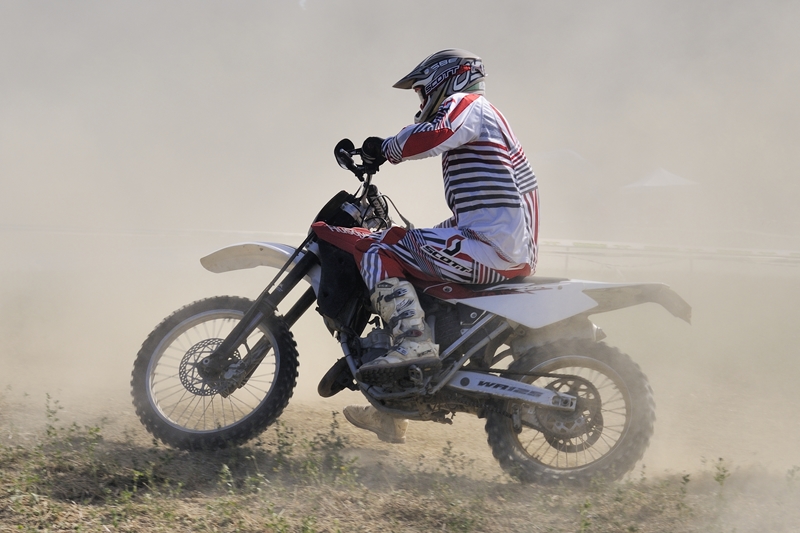 Motocross tra la polvere