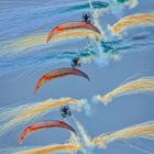 Motor Paraglider mit Feuerwerk