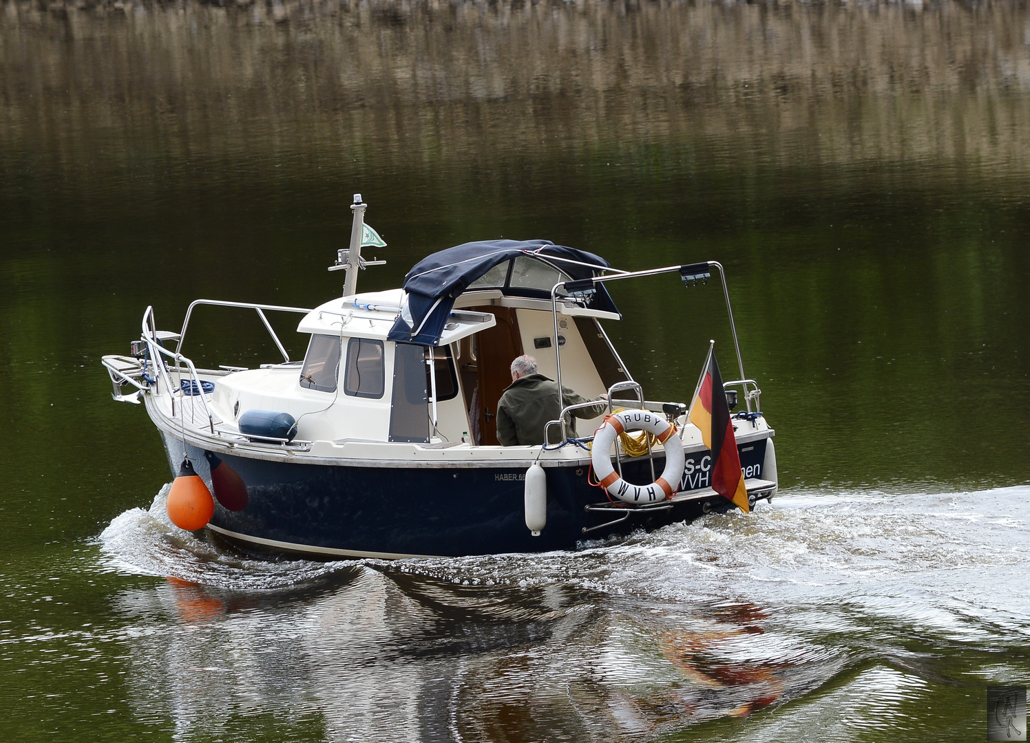 Motorboot auf der Weser