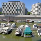 Motorboote im Kölner Rheinauhafen