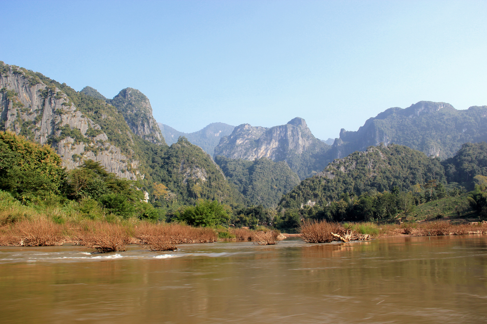 Motorbootfahrt auf dem Nam Ou (Laos)