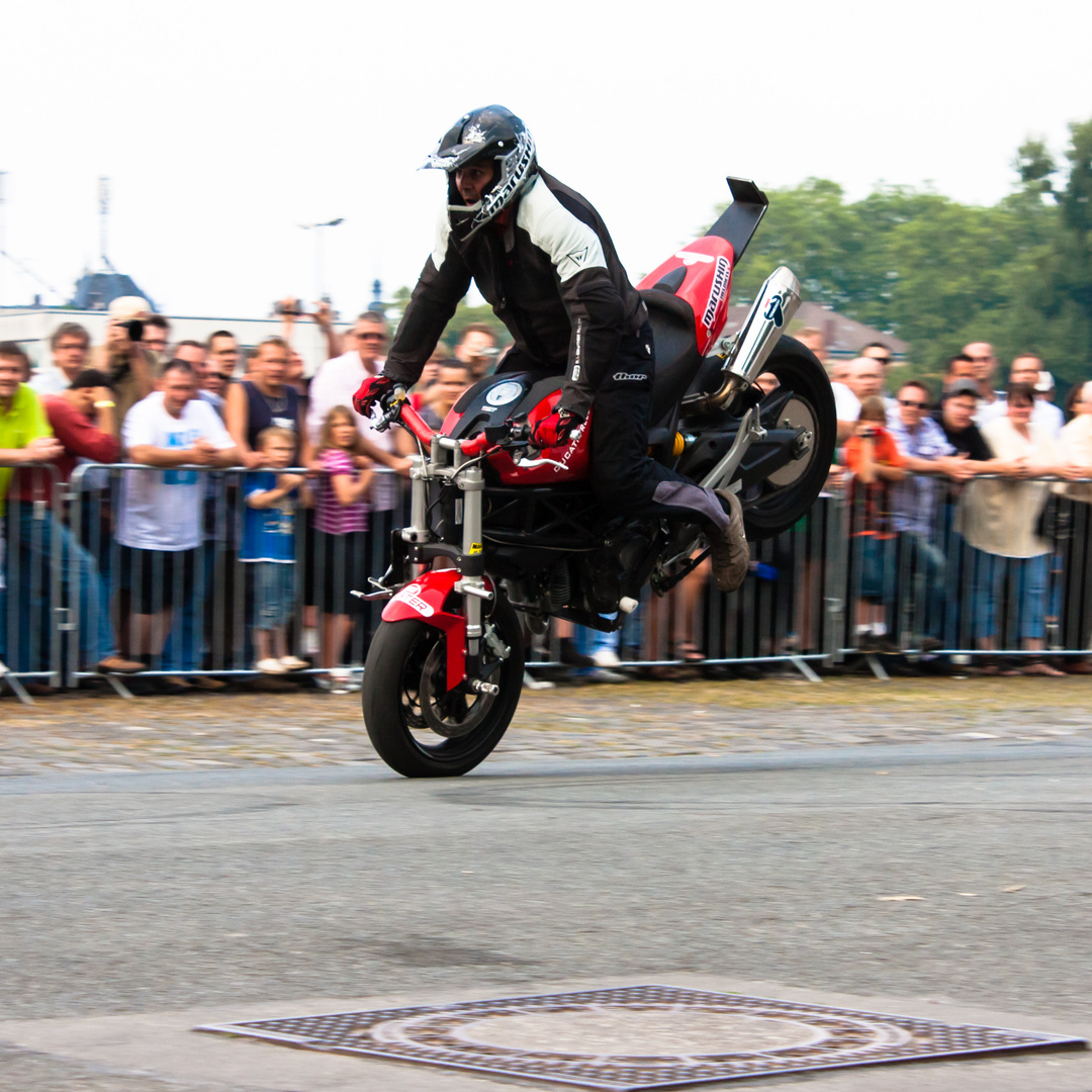 Motorcycle-Stunts 