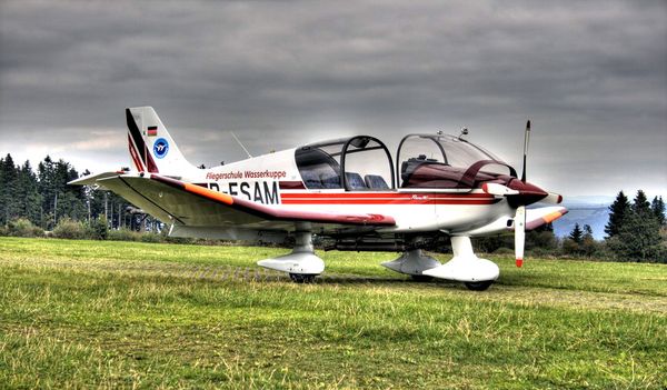 Motorflugzeug auf der Wasserkuppe