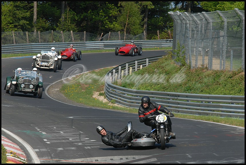 Motorrad Akkrobatik auf der Nordschleife