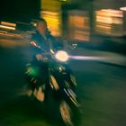 Motorrad bei Nacht - abstrakt