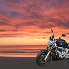 Motorrad bei Sonnenuntergang