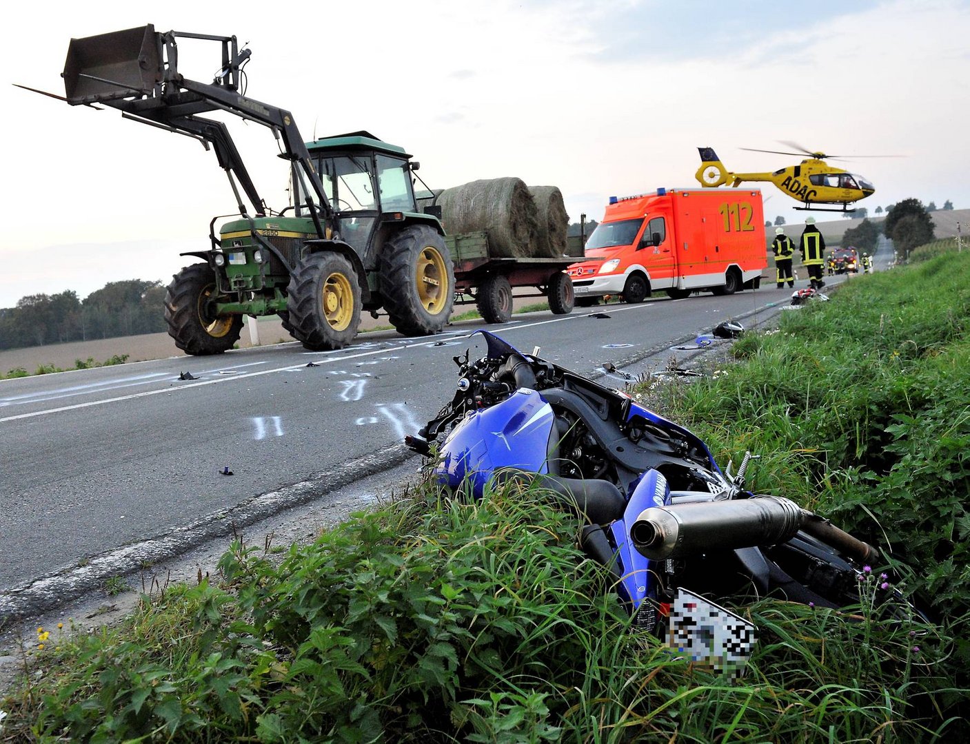 Motorrad gegen Traktor..