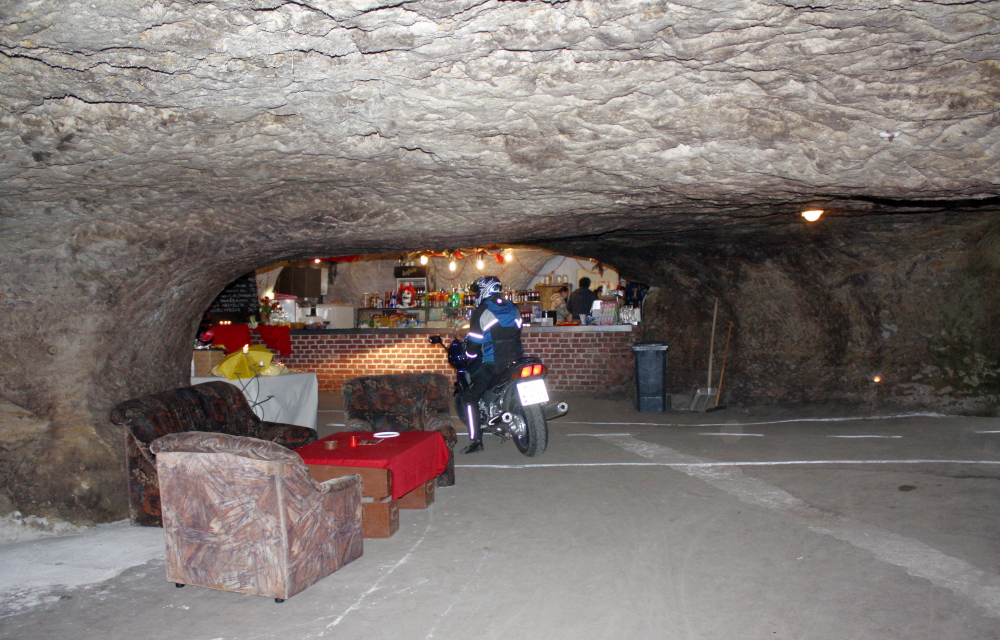 Motorrad Höhle