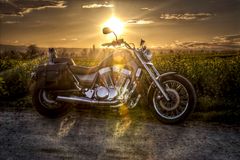 Motorrad im Sonnenuntergang