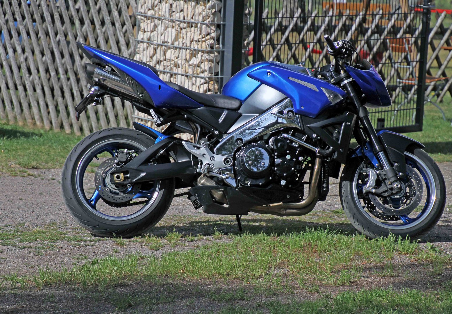 Motorrad in schönem Blau